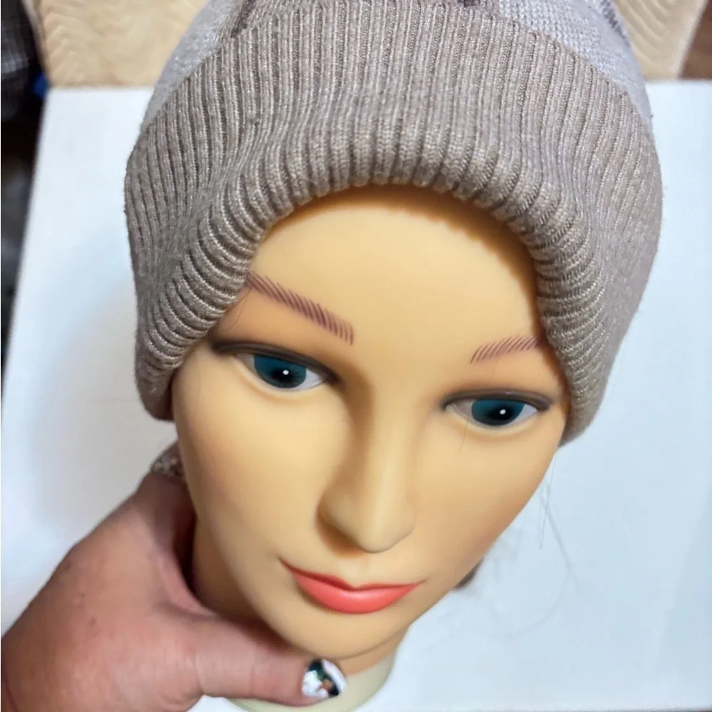 WOMEN BEANIE TAHARI